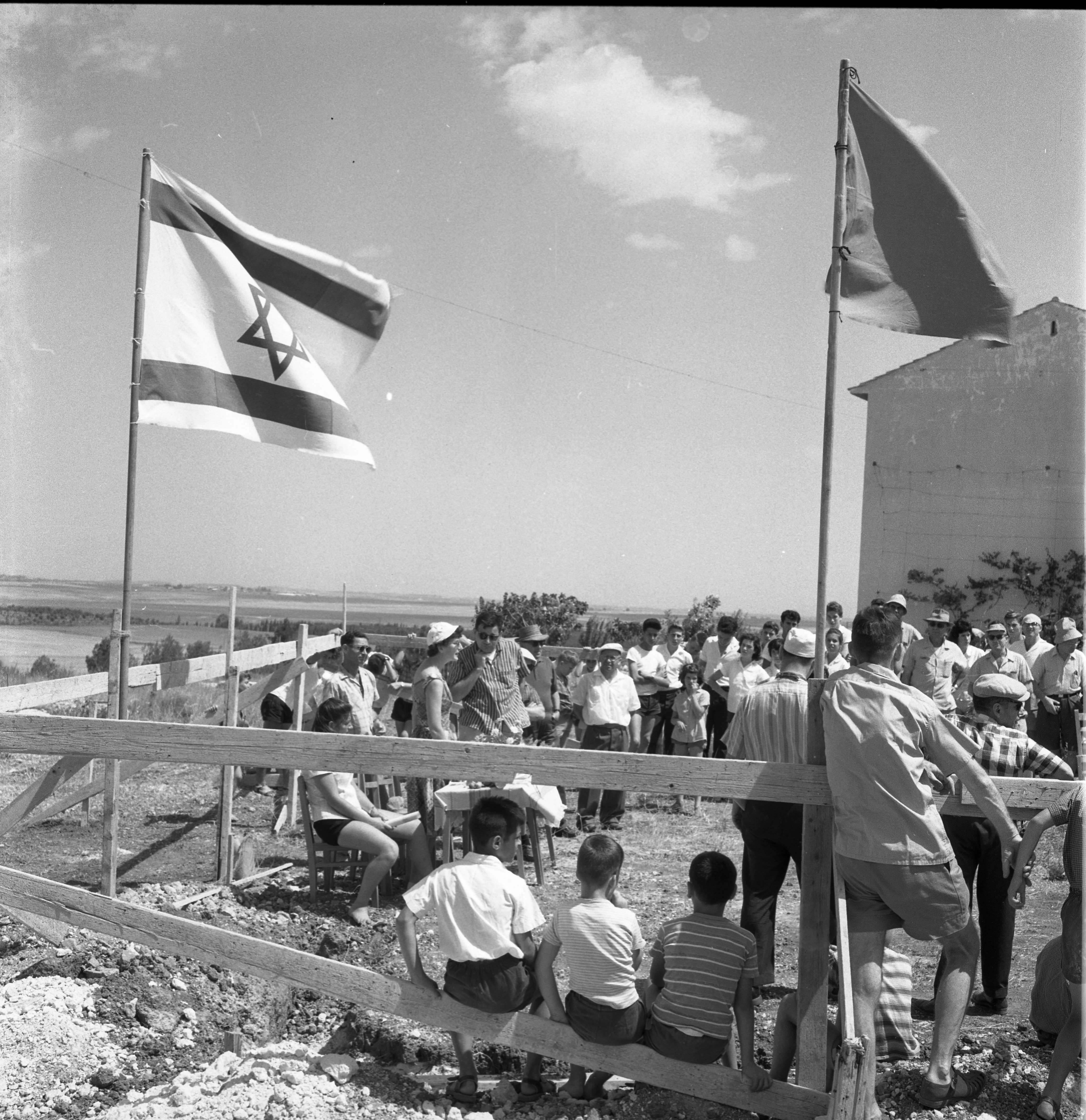  טקס הנחת אבן פינה לבית מעבדה בבית הספר בכפר מנחם,