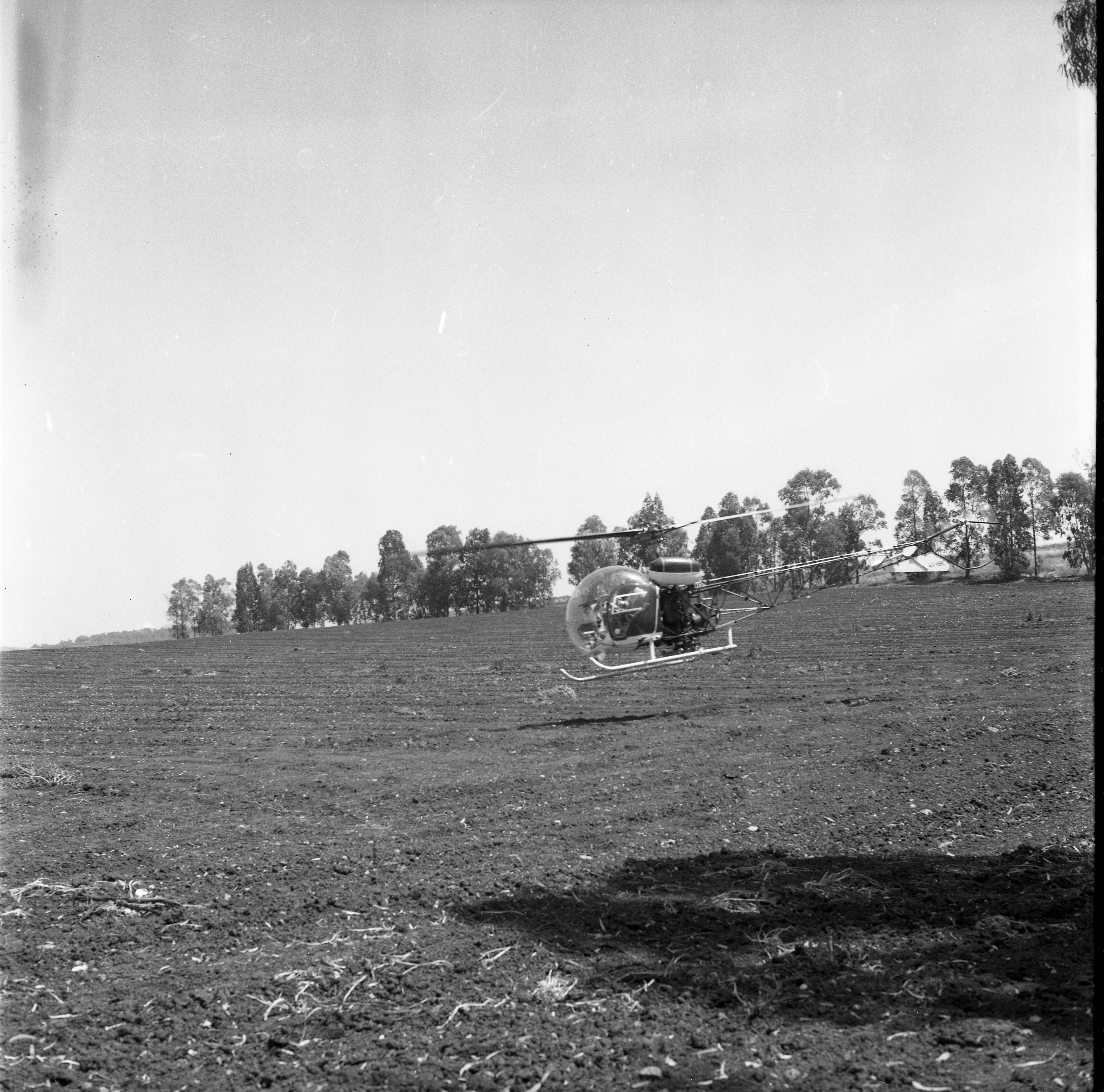  צוות הסרטה של הטלויזיה, אפריל; 1972