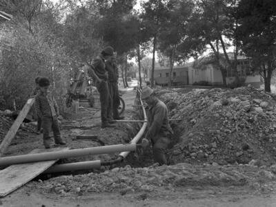  הנחת צנרת קיטור לחימום; 1972