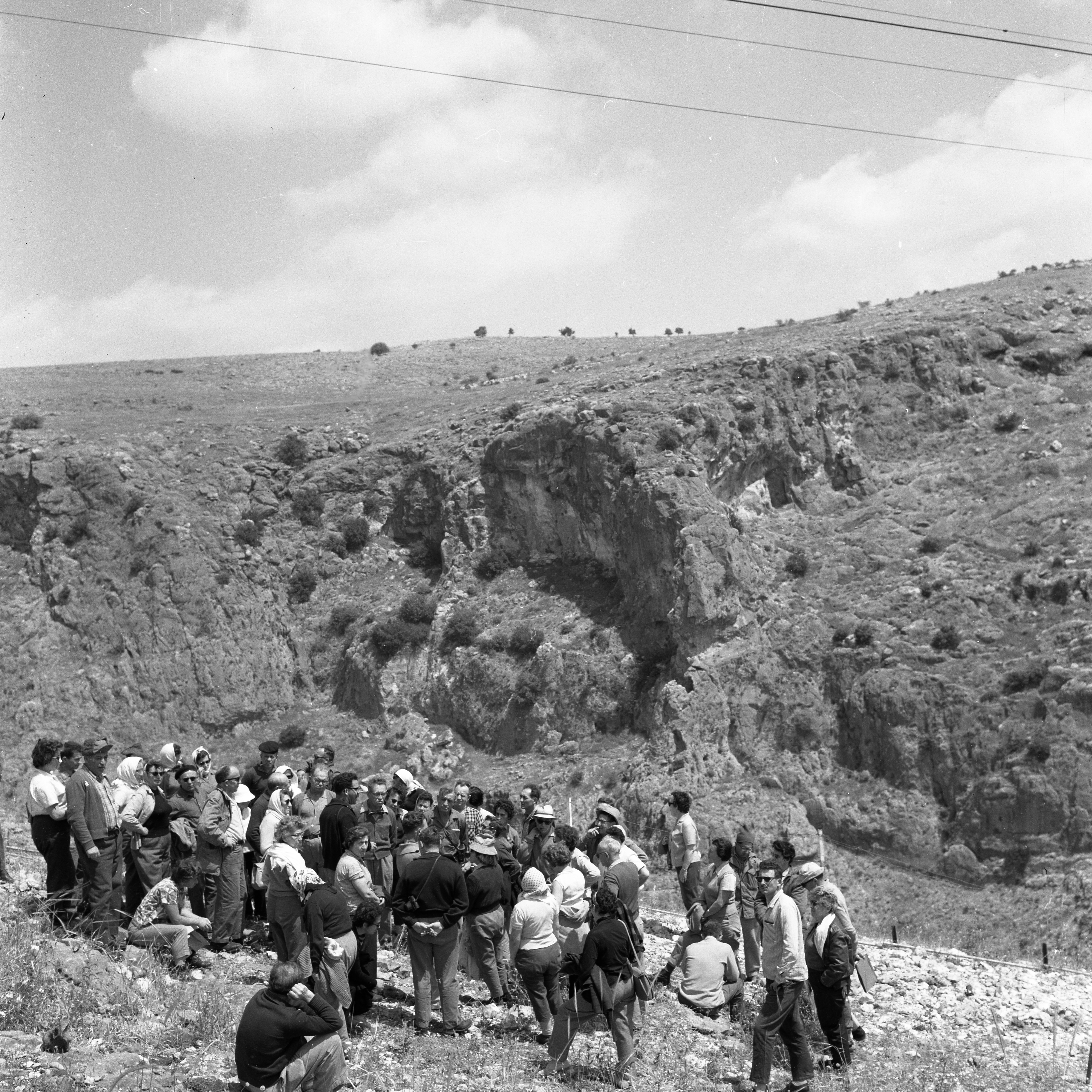  הטיול לגליל, סיפון מוביל המים הארצי ב נחל עמוד ; 