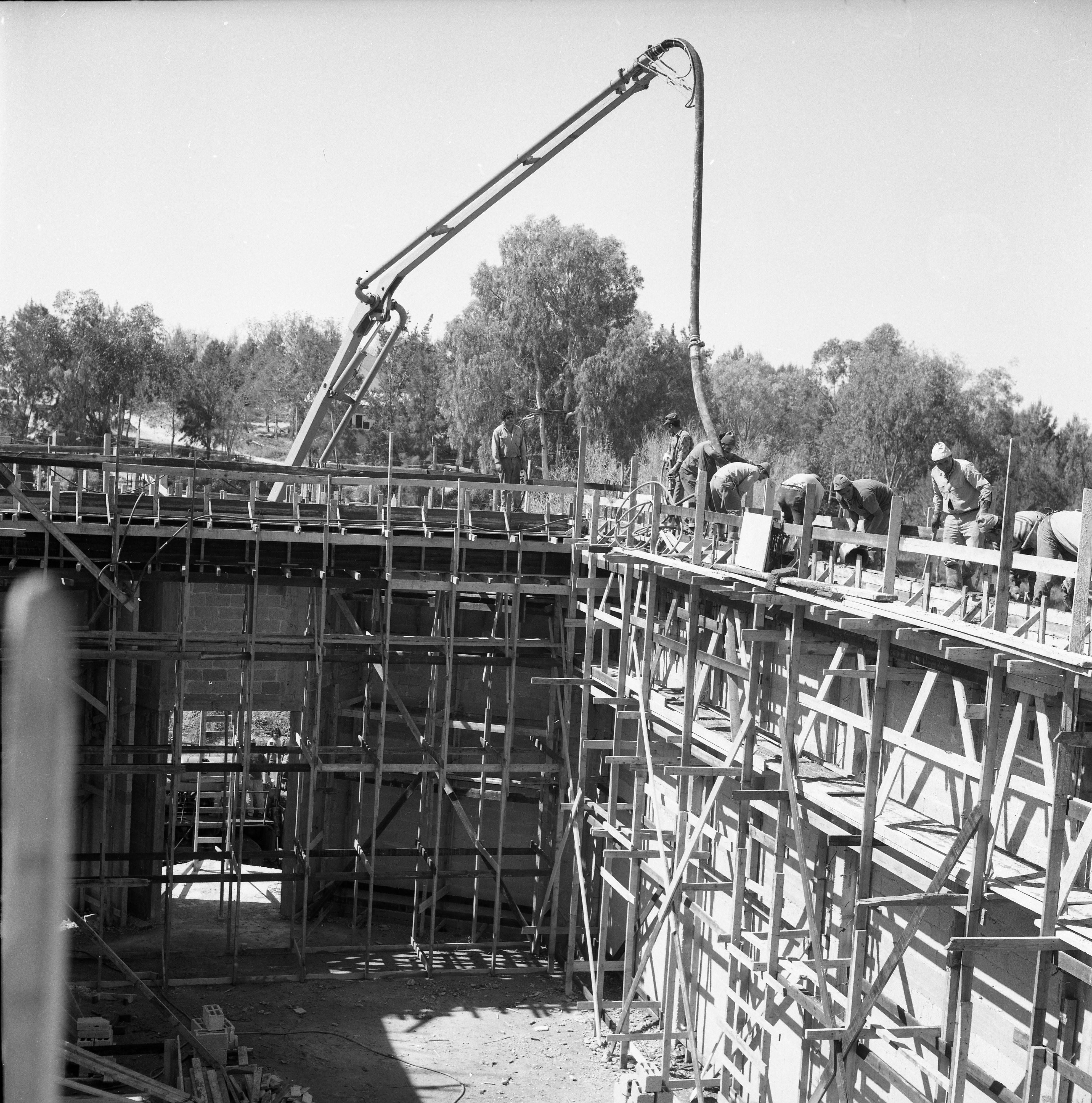  הקמת בית יד לבנים; 1974