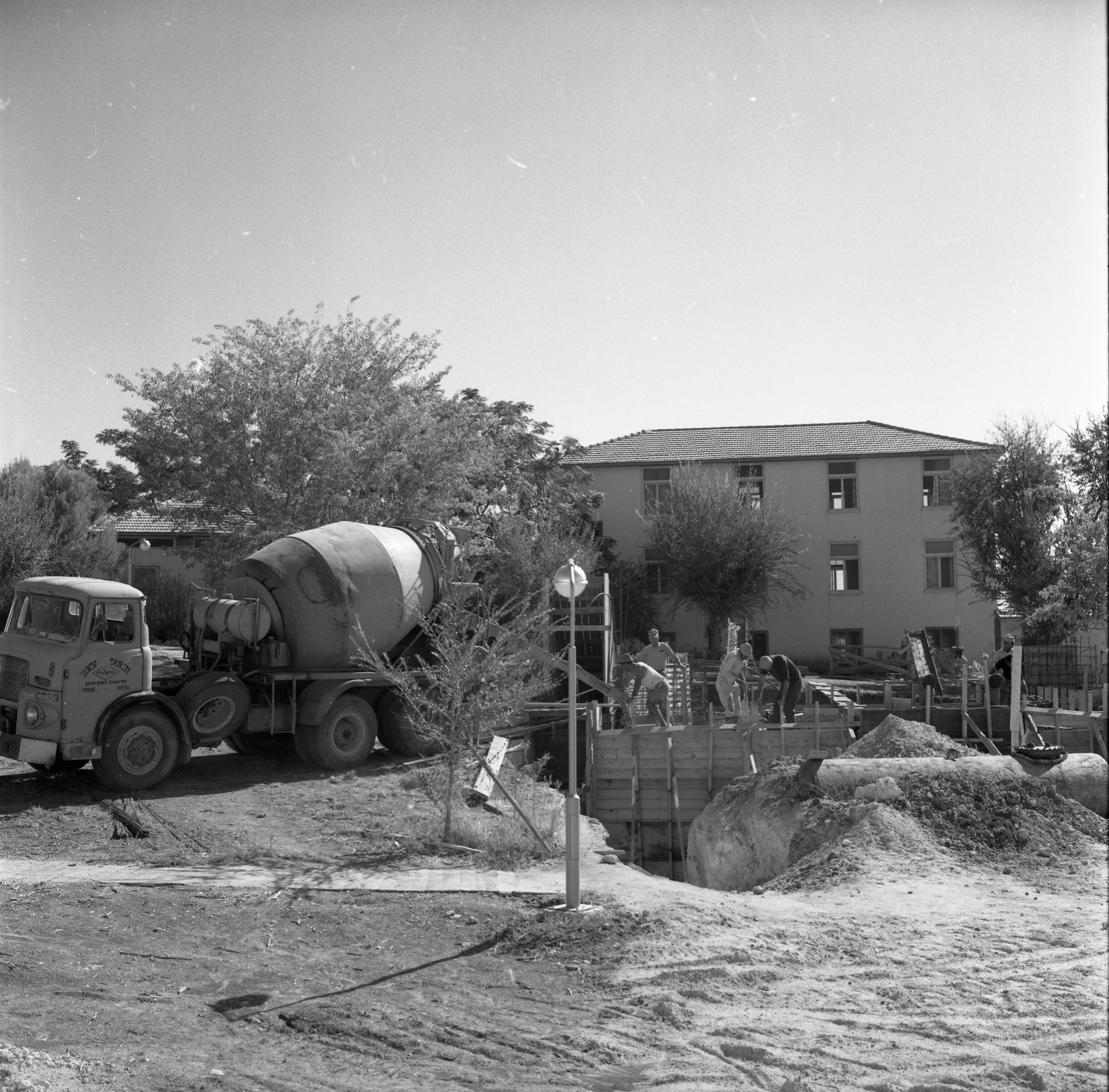  הקמת מקלט במוסד צפית; 1970