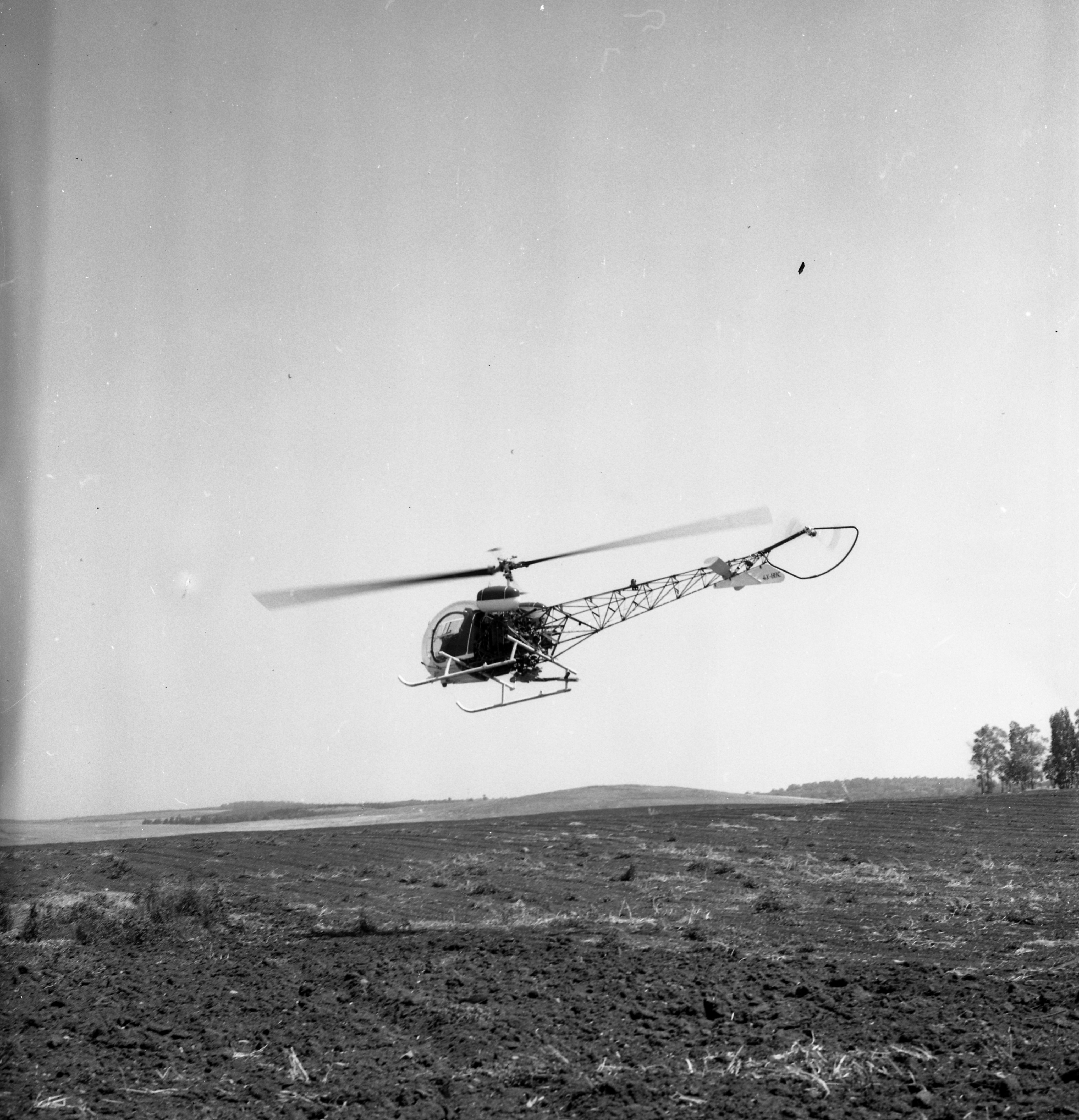  צוות הסרטה של הטלויזיה, אפריל; 1972