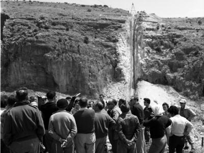  הטיול לגליל, סיפון מוביל המים הארצי ב נחל עמוד ; 