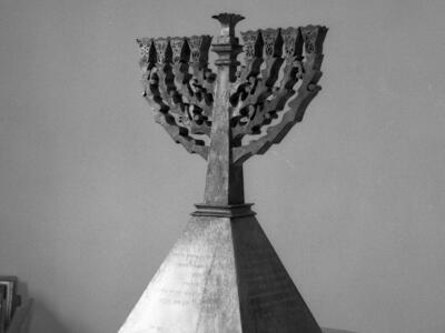  חנוכיות של מייריס (לזכרו של גברי); 1980