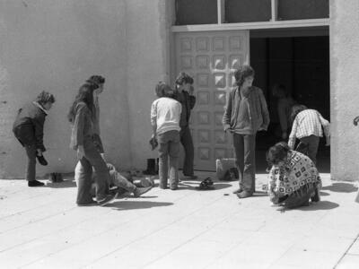  ילדי כיתת עומר בביקור בבית ספר ערבי.