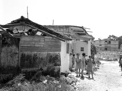  מורה חיילת ; 1968