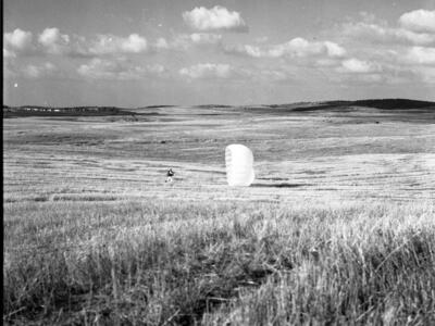  מפגן צניחה בשדות כפר מנחם; 1968